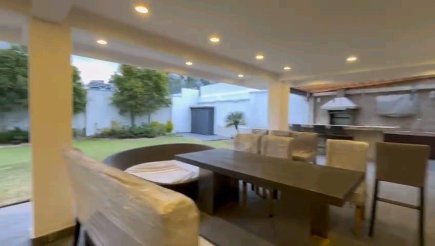 Casa de Lujo en Venta con Cine Jardín y Terraza en Quito Campo Alegre — imagen 10