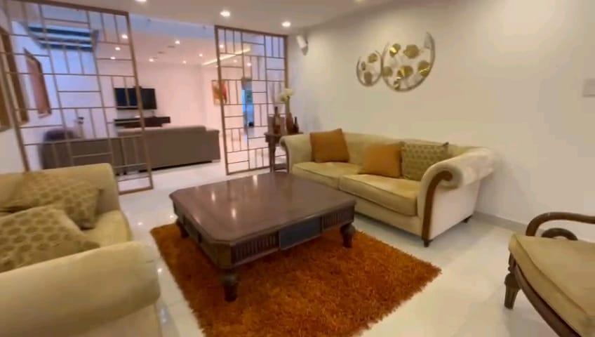 Casa de Lujo en Venta con Cine Jardín y Terraza en Quito Campo Alegre — imagen 9