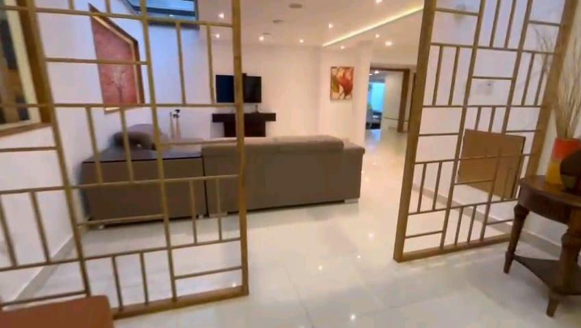 Casa de Lujo en Venta con Cine Jardín y Terraza en Quito Campo Alegre — imagen 7