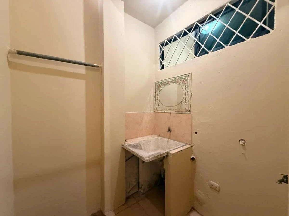 Se Vende Casa en Cerca de Villa España de 3 Dormítorios, Guayas — imagen 7