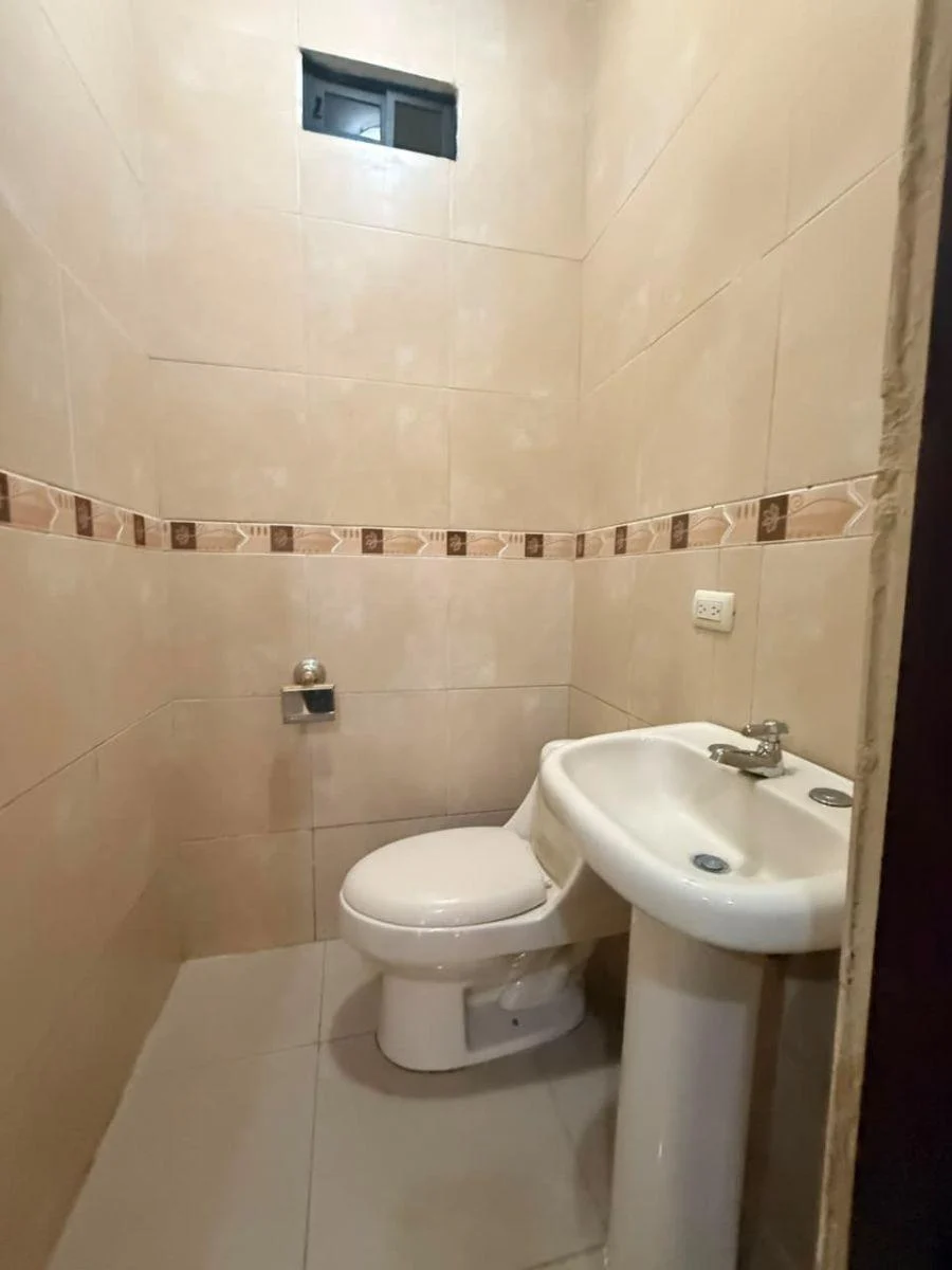 Se Vende Casa en Cerca de Villa España de 3 Dormítorios, Guayas — imagen 3
