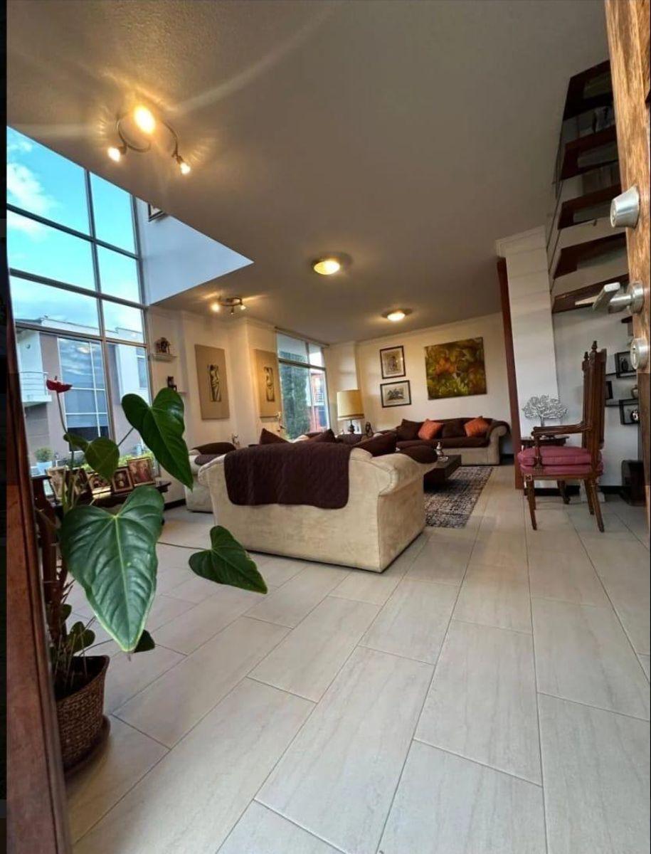 Excelente Casa en Tumbaco (La Ceramica) — imagen 8