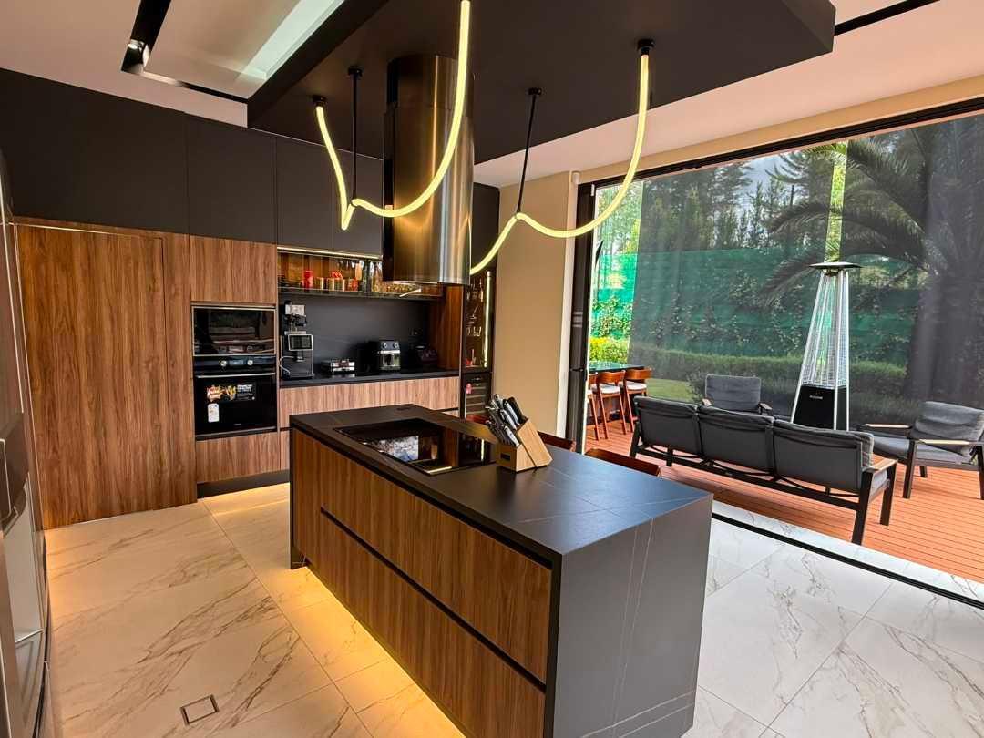 Casa de Lujo con Piscina en Venta Puembo Cerca Club Arrayanes — imagen 6