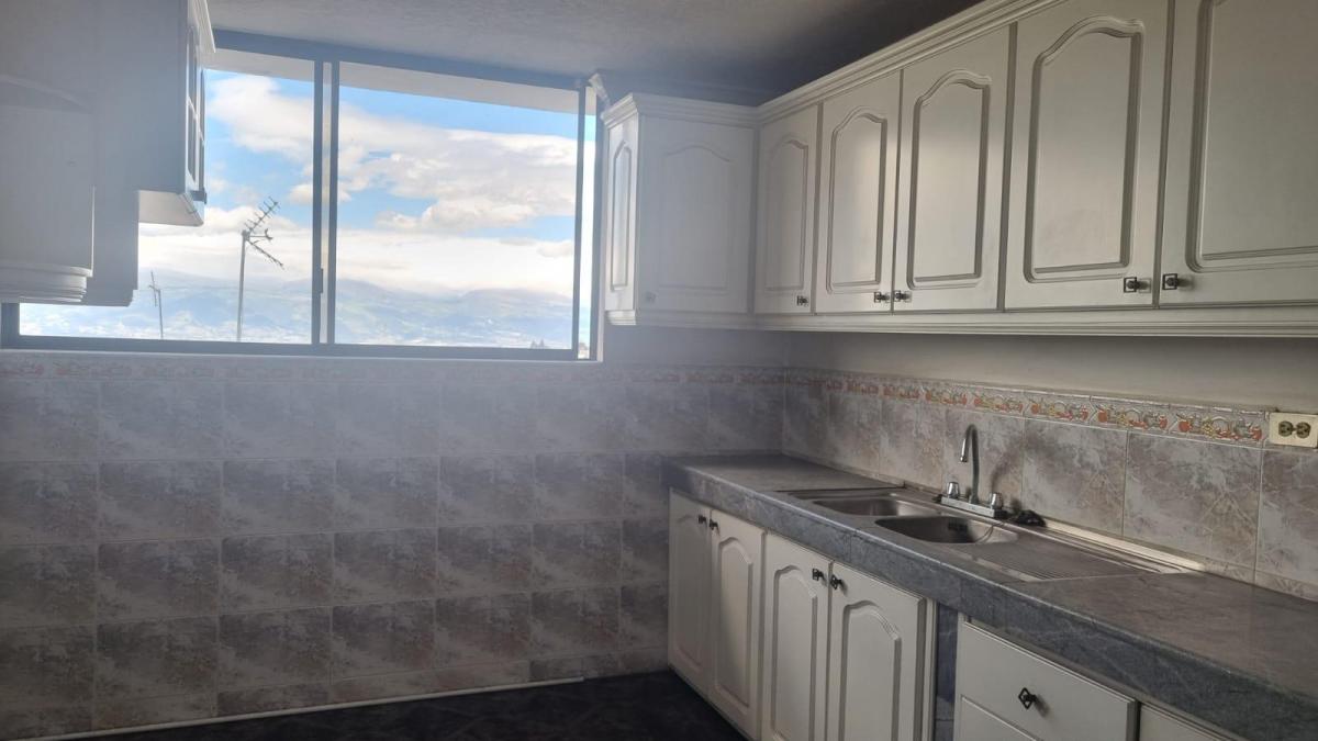Venta Casa Grande por La Carlos Salas Cerca Comité del Pueblo Norte de Quito Inversionistas — imagen 10