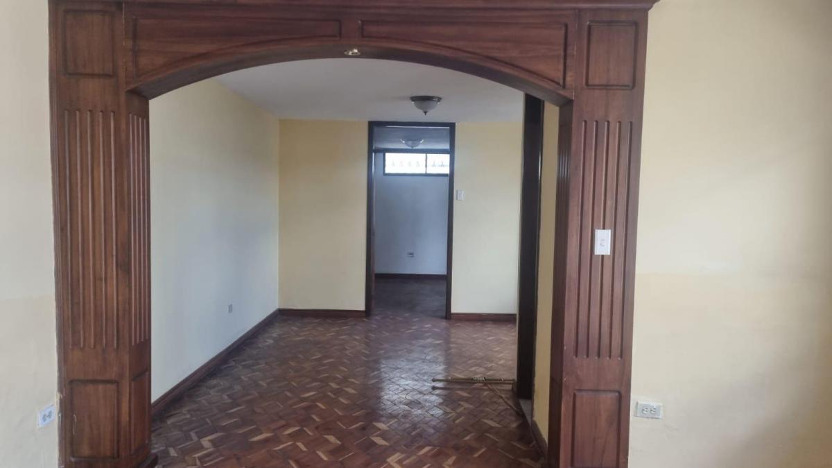 Venta Casa Grande por La Carlos Salas Cerca Comité del Pueblo Norte de Quito Inversionistas — imagen 7