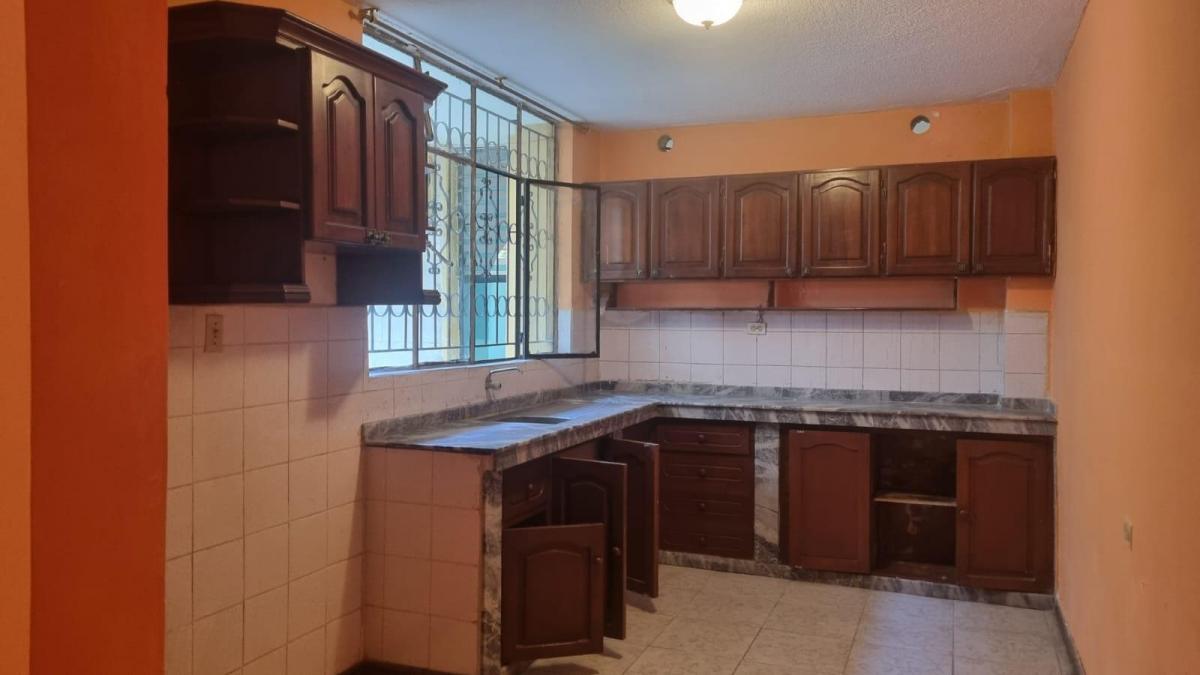Venta Casa Grande por La Carlos Salas Cerca Comité del Pueblo Norte de Quito Inversionistas — imagen 3