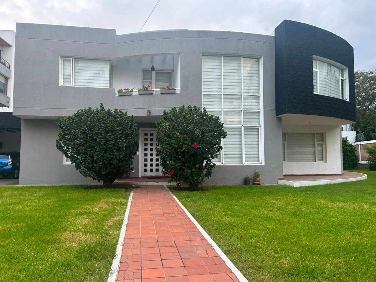 Terreno de 716 m² con Casa de 348 m² con 3 Habitaciones en Venta en Cumbayá — imagen 10