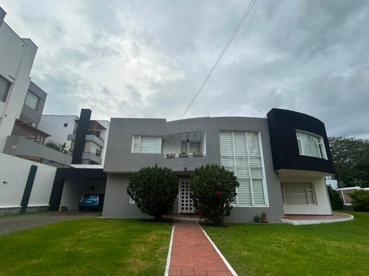 Terreno de 716 m² con Casa de 348 m² con 3 Habitaciones en Venta en Cumbayá — imagen 9