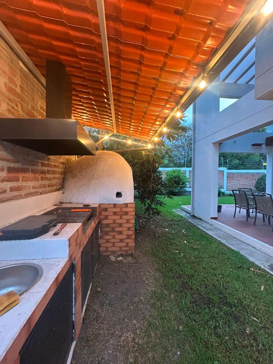 Terreno de 716 m² con Casa de 348 m² con 3 Habitaciones en Venta en Cumbayá — imagen 8