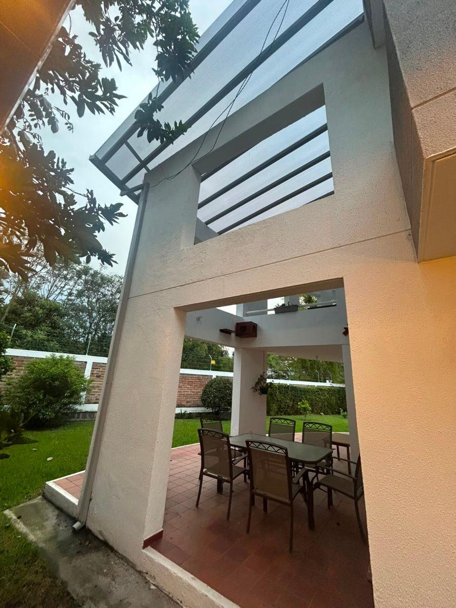 Terreno de 716 m² con Casa de 348 m² con 3 Habitaciones en Venta en Cumbayá — imagen 4