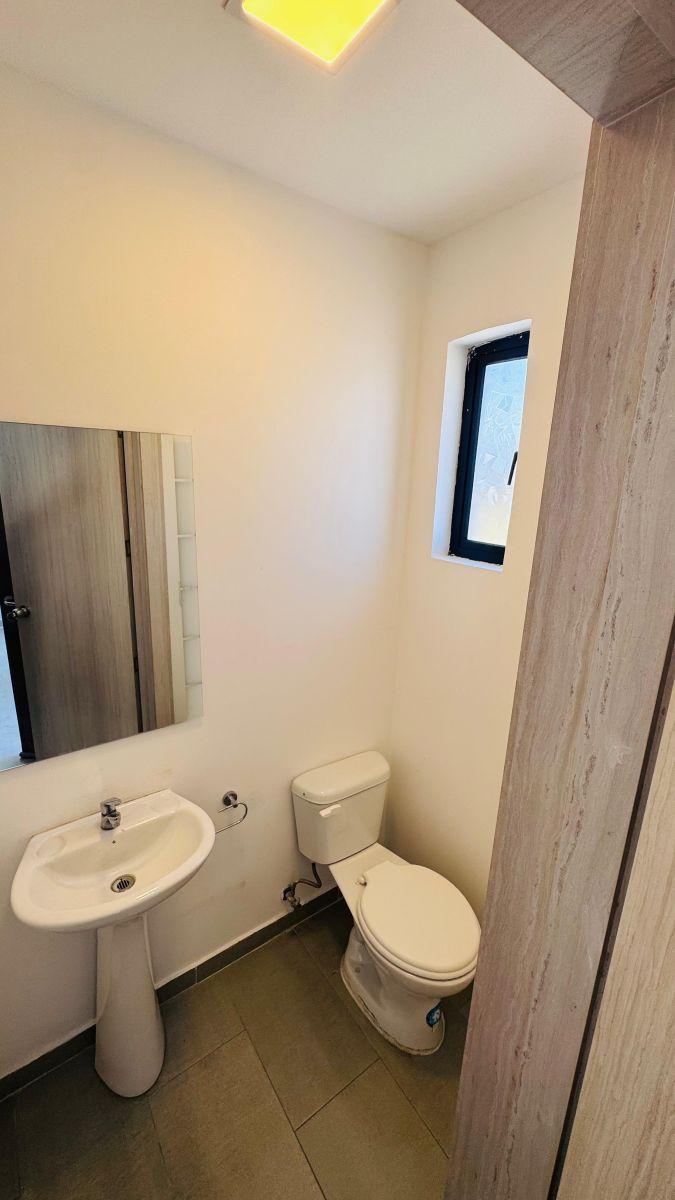 Casa Familiar de 3 Pisos, Valle de Conocoto, 94 m², en Conjunto Habitacional, Conocoto Alto. Provincia de Pichincha — imagen 7