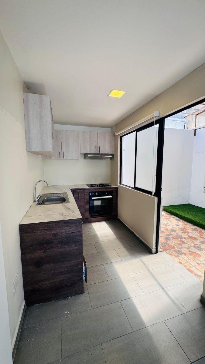 Casa Familiar de 3 Pisos, Valle de Conocoto, 94 m², en Conjunto Habitacional, Conocoto Alto. Provincia de Pichincha — imagen 4