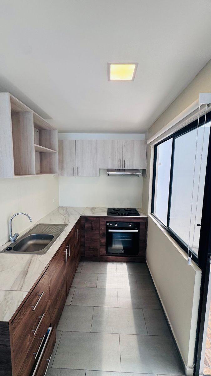 Casa Familiar de 3 Pisos, Valle de Conocoto, 94 m², en Conjunto Habitacional, Conocoto Alto. Provincia de Pichincha — imagen 3