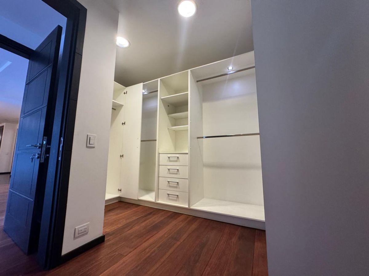 En Renta o Venta Departamento de 3 Dorm. 438 m² - Bellavista — imagen 4