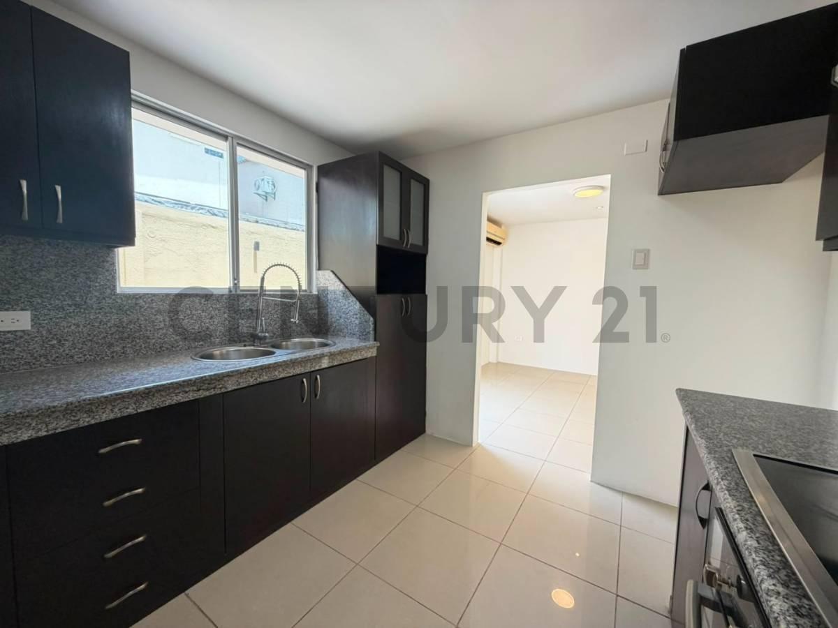 Venta de Casa en Urb. Compostela, Via Salitre. Guayas — imagen 7