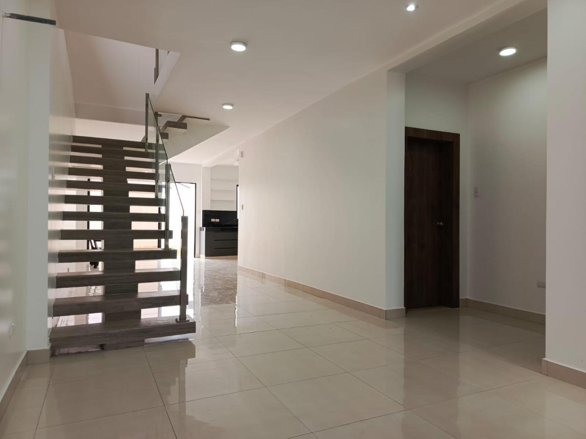 Casa de Venta en La Urbanización Ciudad Celeste, 4 Dorm., Samborondón, Guayas — imagen 9