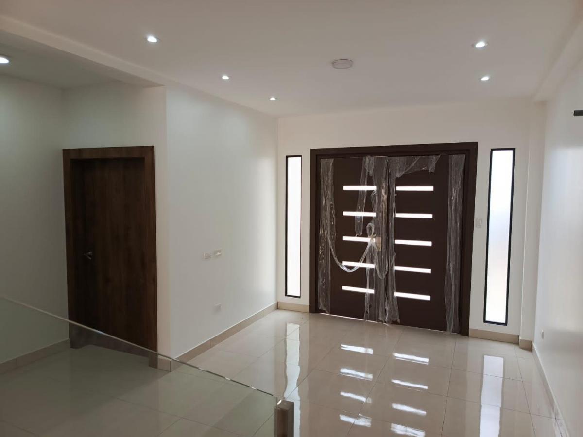 Casa de Venta en La Urbanización Ciudad Celeste, 4 Dorm., Samborondón, Guayas — imagen 8