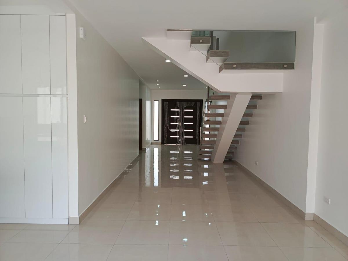 Casa de Venta en La Urbanización Ciudad Celeste, 4 Dorm., Samborondón, Guayas — imagen 7