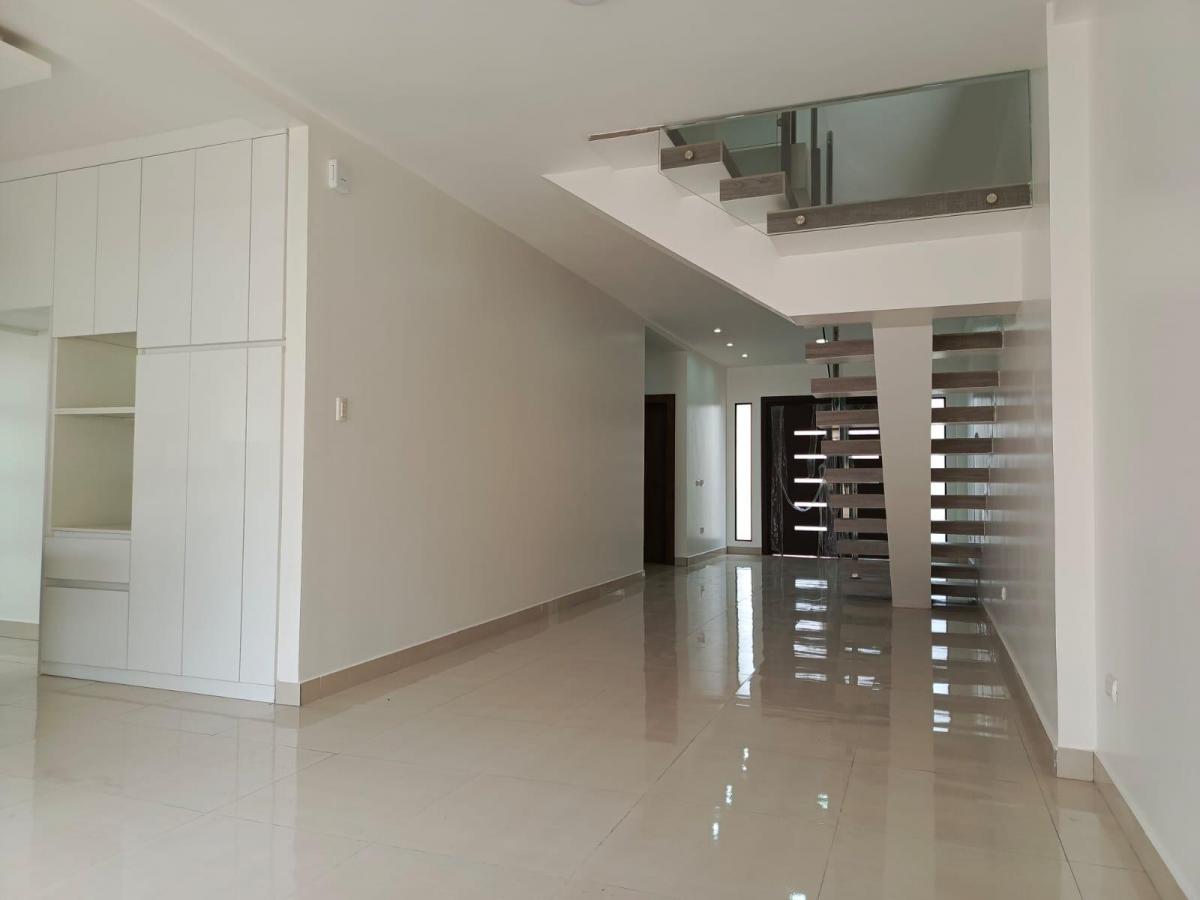 Casa de Venta en La Urbanización Ciudad Celeste, 4 Dorm., Samborondón, Guayas — imagen 6