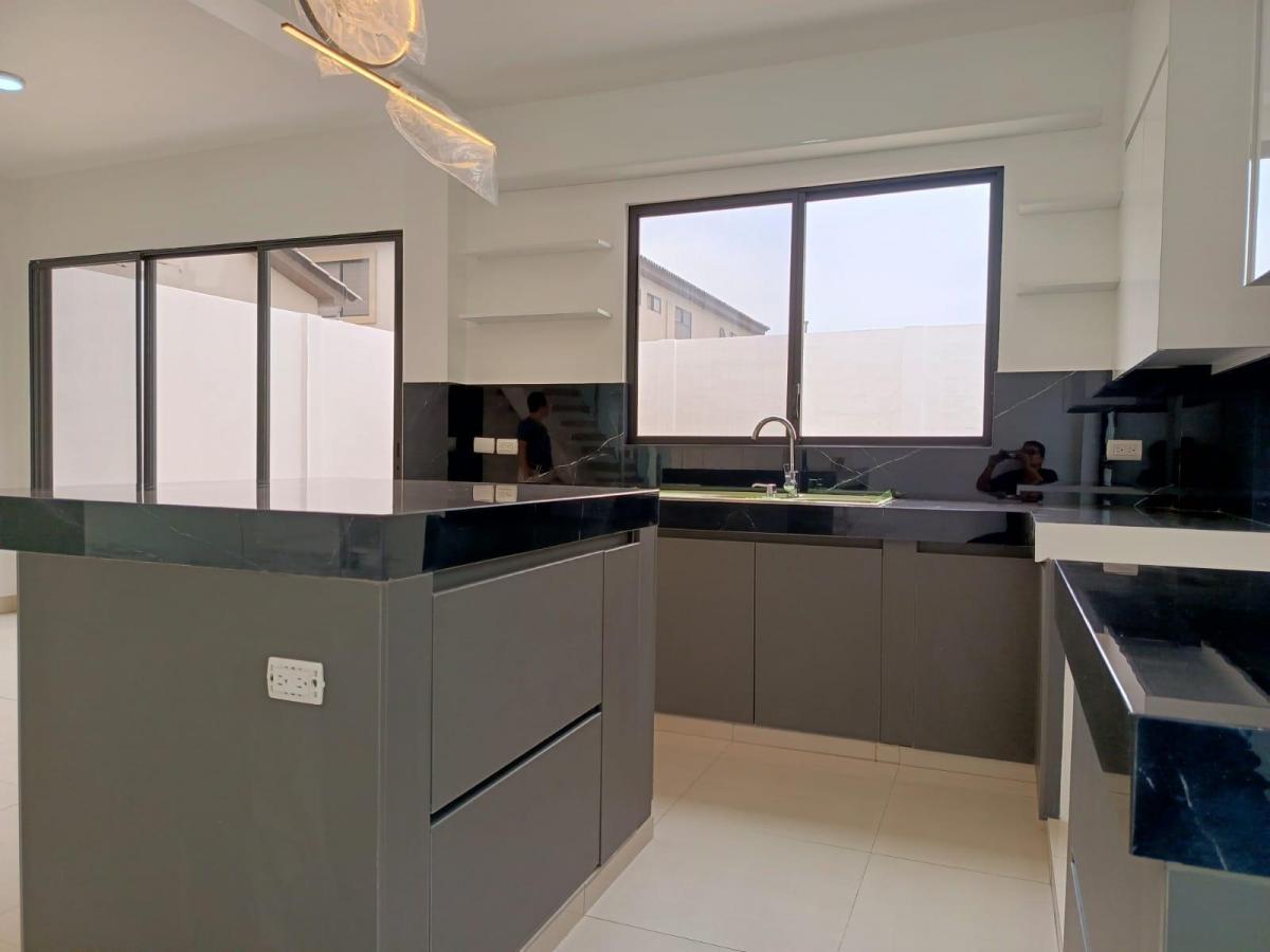 Casa de Venta en La Urbanización Ciudad Celeste, 4 Dorm., Samborondón, Guayas — imagen 4