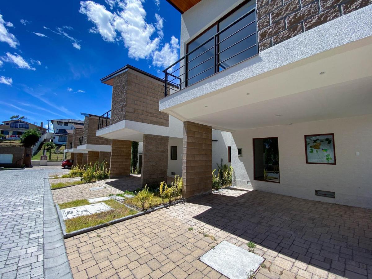 Casas en Pre Venta en Sangolquí. a Pocos Mitunos del Centro Comercial San Luis — imagen 9