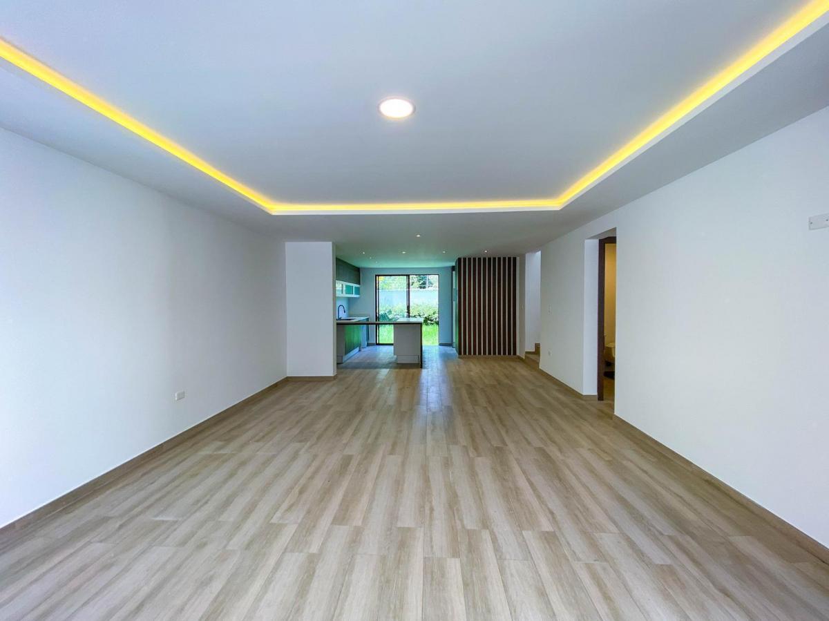 Casas en Pre Venta en Sangolquí. a Pocos Mitunos del Centro Comercial San Luis — imagen 8