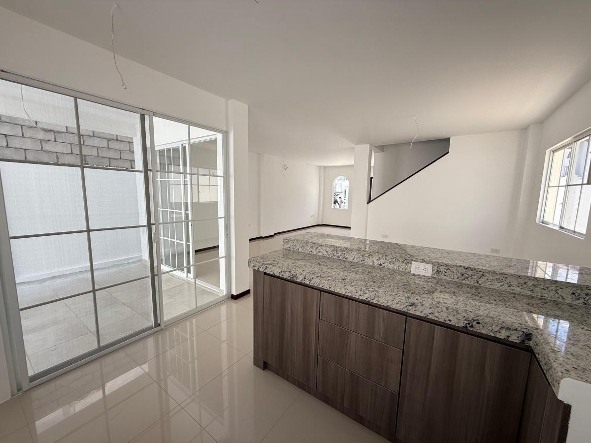 Alquilo / Vendo Casa de Estreno en Terranostra, Guayas — imagen 10