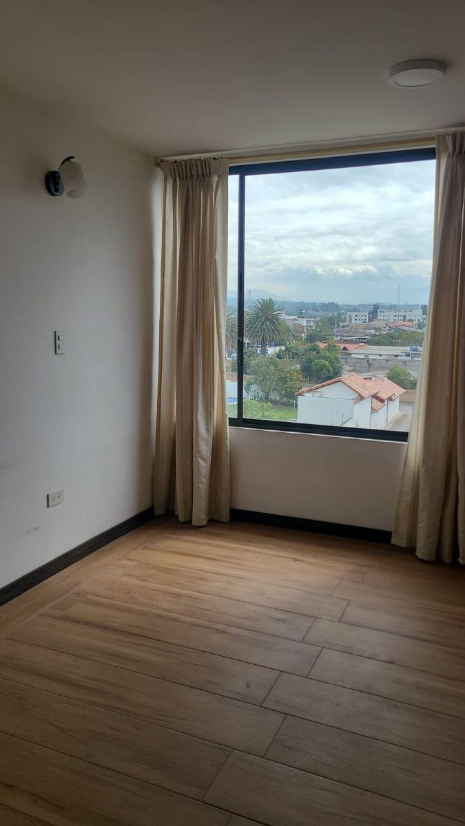 Departamento de Venta en Conjunto Privado, Tercer Piso, con Piscina Sector Tumbaco — imagen 9