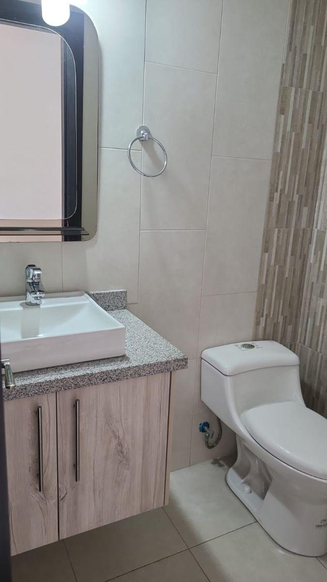 Departamento de Venta en Conjunto Privado, Tercer Piso, con Piscina Sector Tumbaco — imagen 3