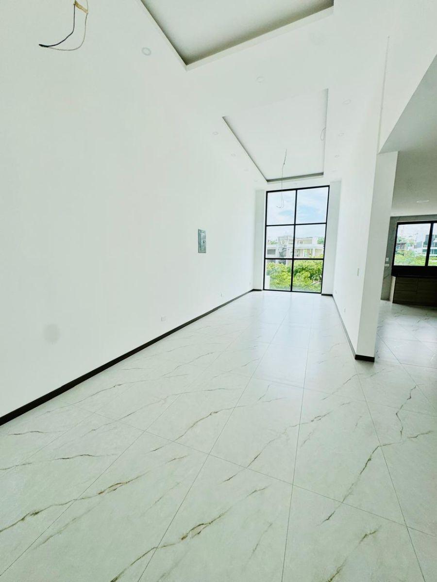 Venta de Casa de 3 Habitaciones con Piscina en Urbanización Exclusiva de Manta, Manabí — imagen 9