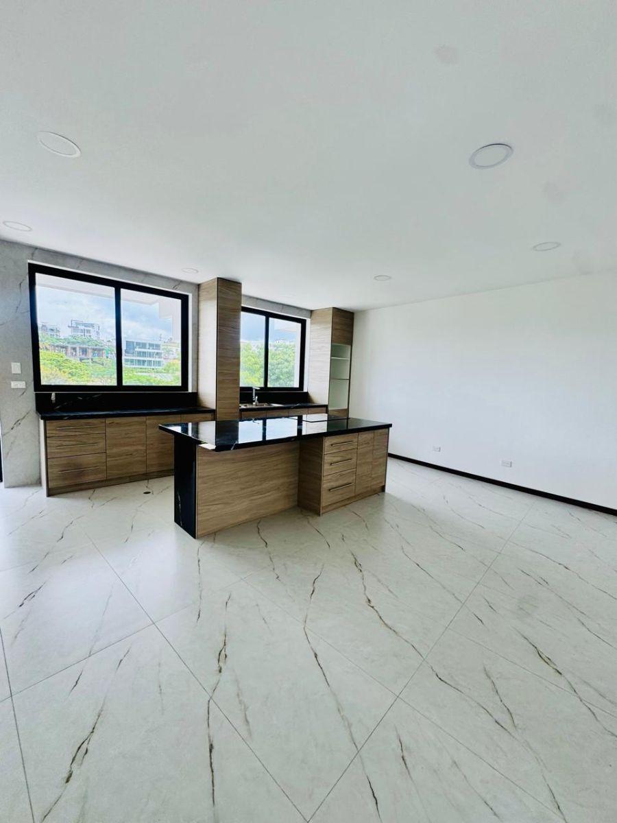 Venta de Casa de 3 Habitaciones con Piscina en Urbanización Exclusiva de Manta, Manabí — imagen 7