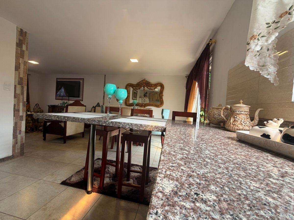 ¡Villa en Venta – Cuenca! sector Av Los Migrantes |, Azuay — imagen 4