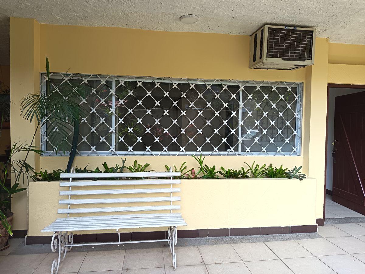 Colinas de Los Ceibos, Zona con Garita. Vendo Hermoso Departamento Planta Baja de 3 Dorm.. Guayas — imagen 8