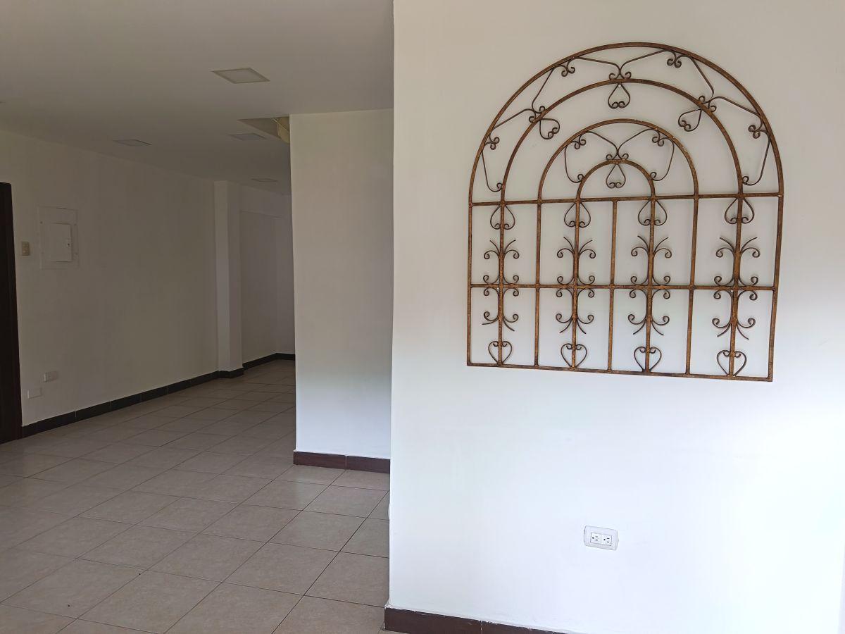 Colinas de Los Ceibos, Zona con Garita. Vendo Hermoso Departamento Planta Baja de 3 Dorm.. Guayas — imagen 7