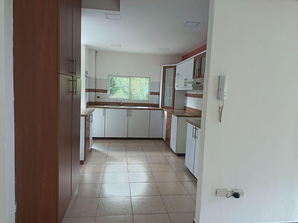 Colinas de Los Ceibos, Zona con Garita. Vendo Hermoso Departamento Planta Baja de 3 Dorm.. Guayas — imagen 5