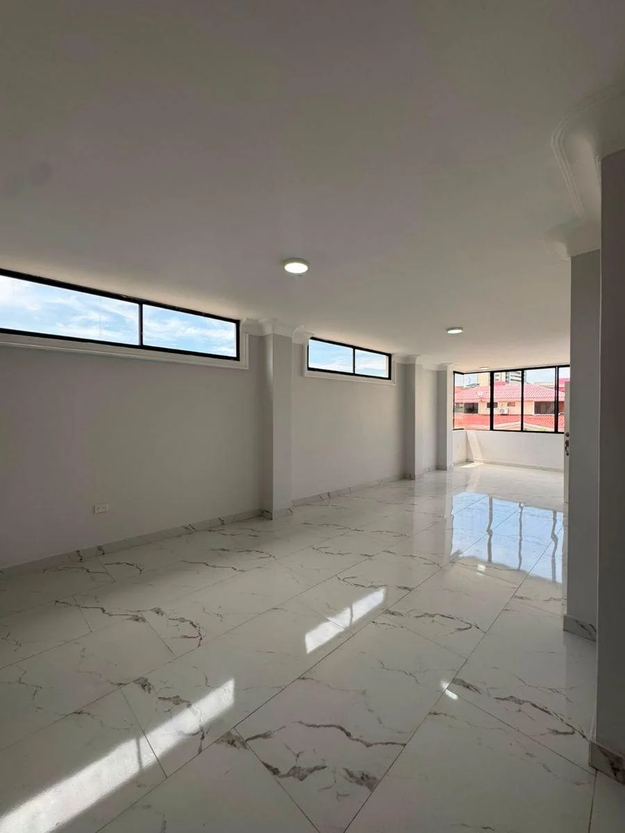 Penthouse Remodelado con Terraza Privada 333 m Cuadrados Kennedy Norte Sector Cerrado, Guayas — imagen 6