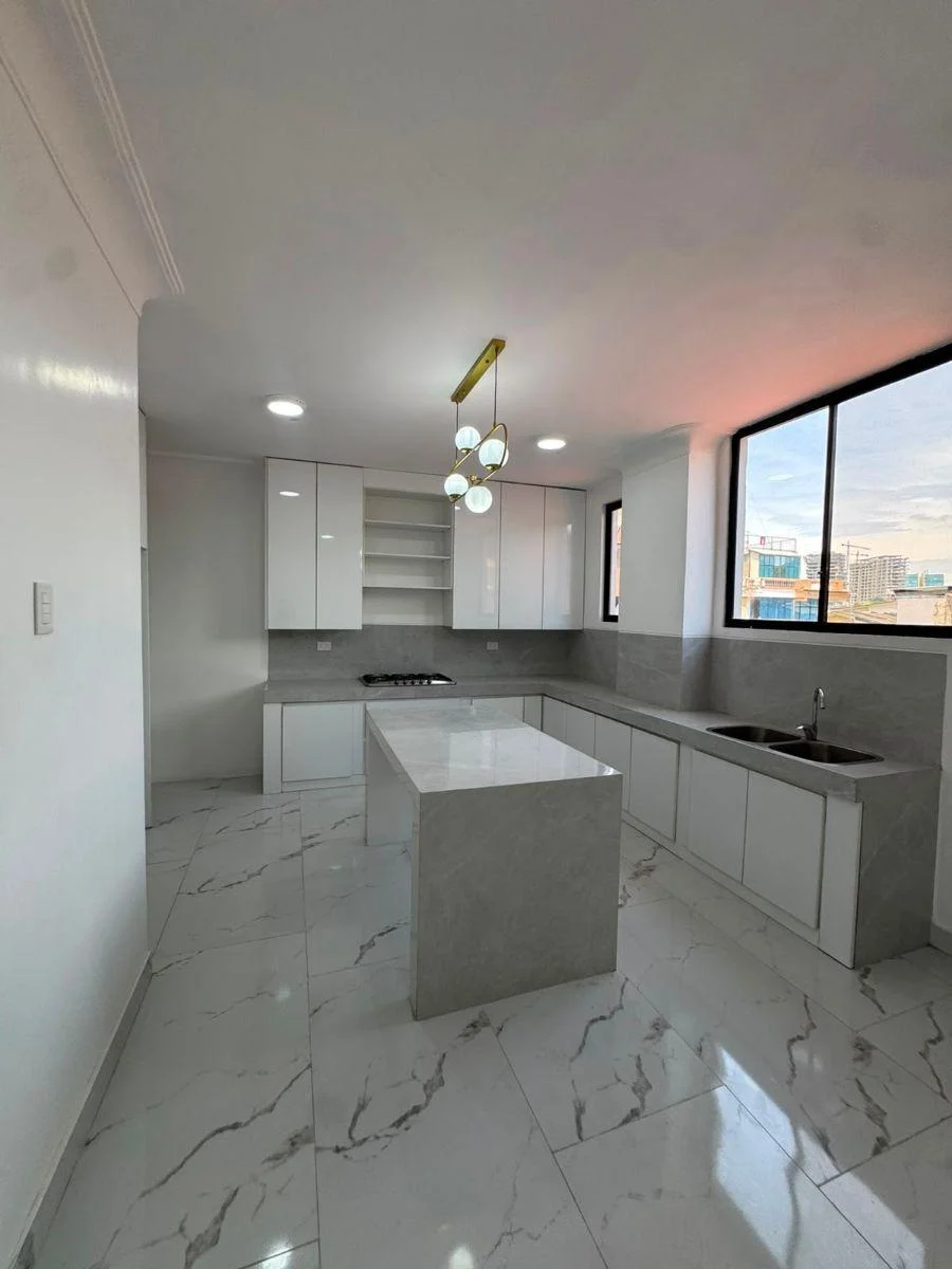 Penthouse Remodelado con Terraza Privada 333 m Cuadrados Kennedy Norte Sector Cerrado, Guayas — imagen 4