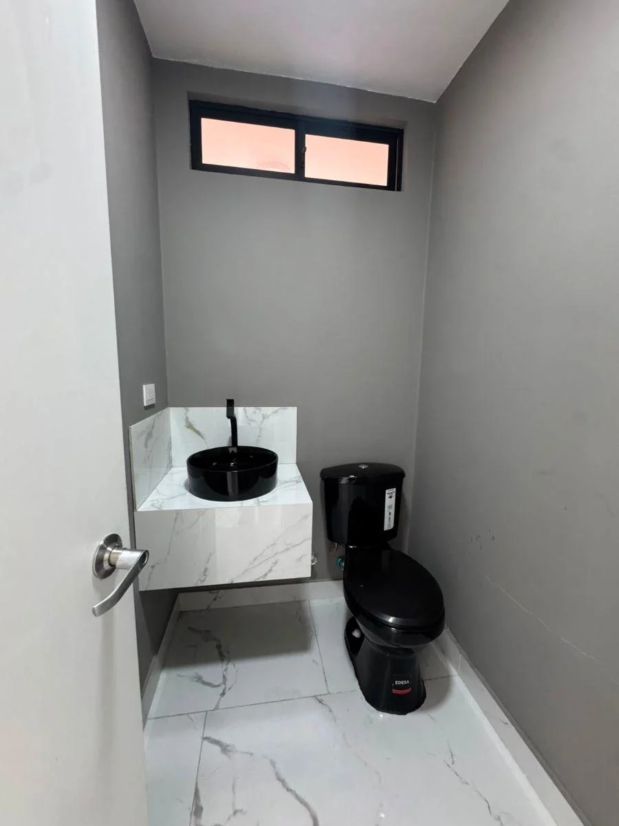 Penthouse Remodelado con Terraza Privada 333 m Cuadrados Kennedy Norte Sector Cerrado, Guayas — imagen 3
