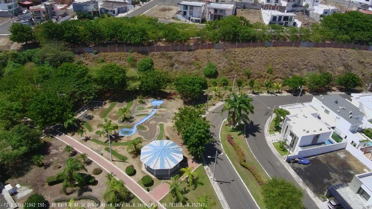 Terreno de Venta en Altos de Manta Beach, Manabí — imagen 8