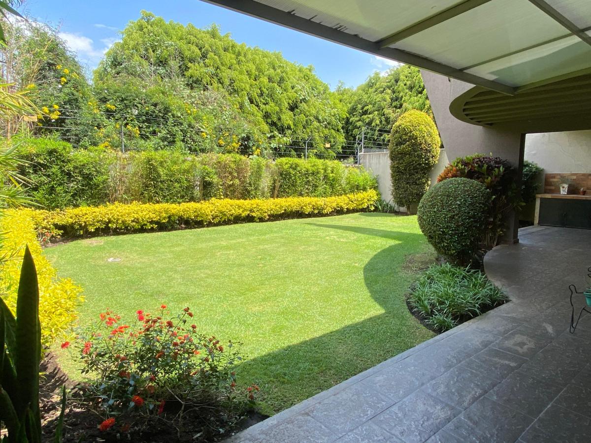 San Patricio Cumbaya: Amplia Casa de Venta 360 m² con Jardines. Urbanizacion Privada. Provincia de Pichincha — imagen 9