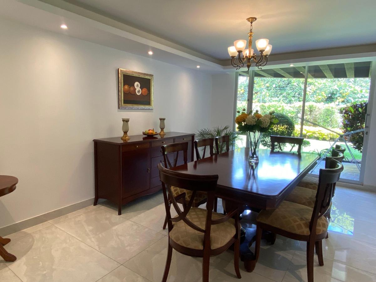 San Patricio Cumbaya: Amplia Casa de Venta 360 m² con Jardines. Urbanizacion Privada. Provincia de Pichincha — imagen 7