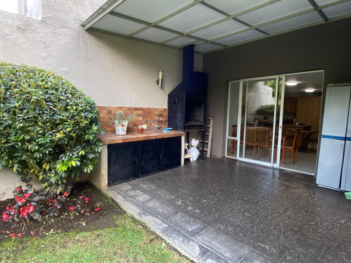 San Patricio Cumbaya: Amplia Casa de Venta 360 m² con Jardines. Urbanizacion Privada. Provincia de Pichincha — imagen 4