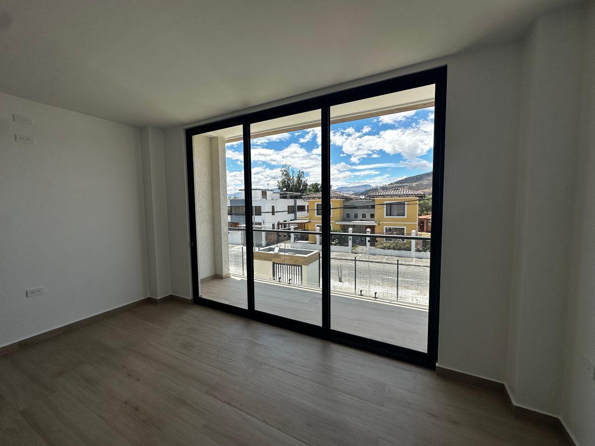 Se Vende Departamento Dentro de Urbanizacion con Dos Balcones y Terraza — imagen 4