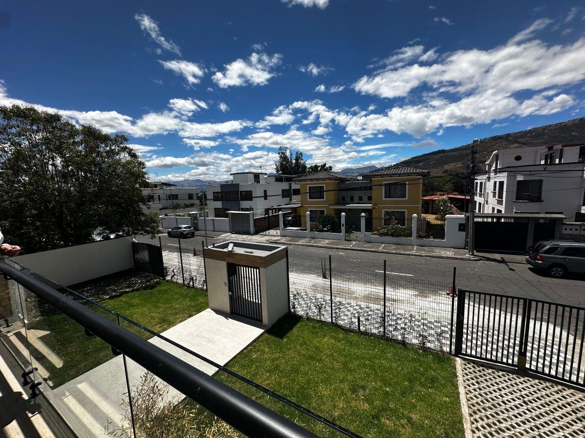 Se Vende Departamento Dentro de Urbanizacion con Dos Balcones y Terraza — imagen 3