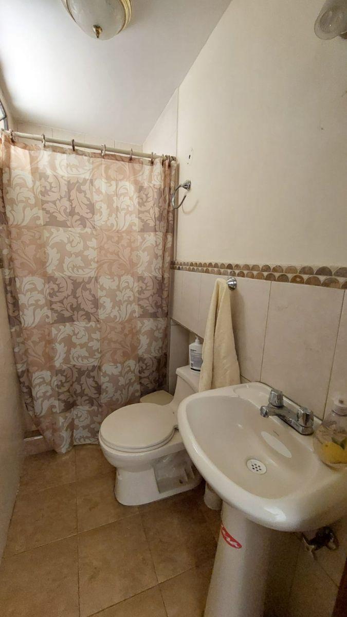 Venta Casa Esquinera de 340 m² con 6 Habitaciones La Vicentina Baja, 4 Garajes — imagen 3