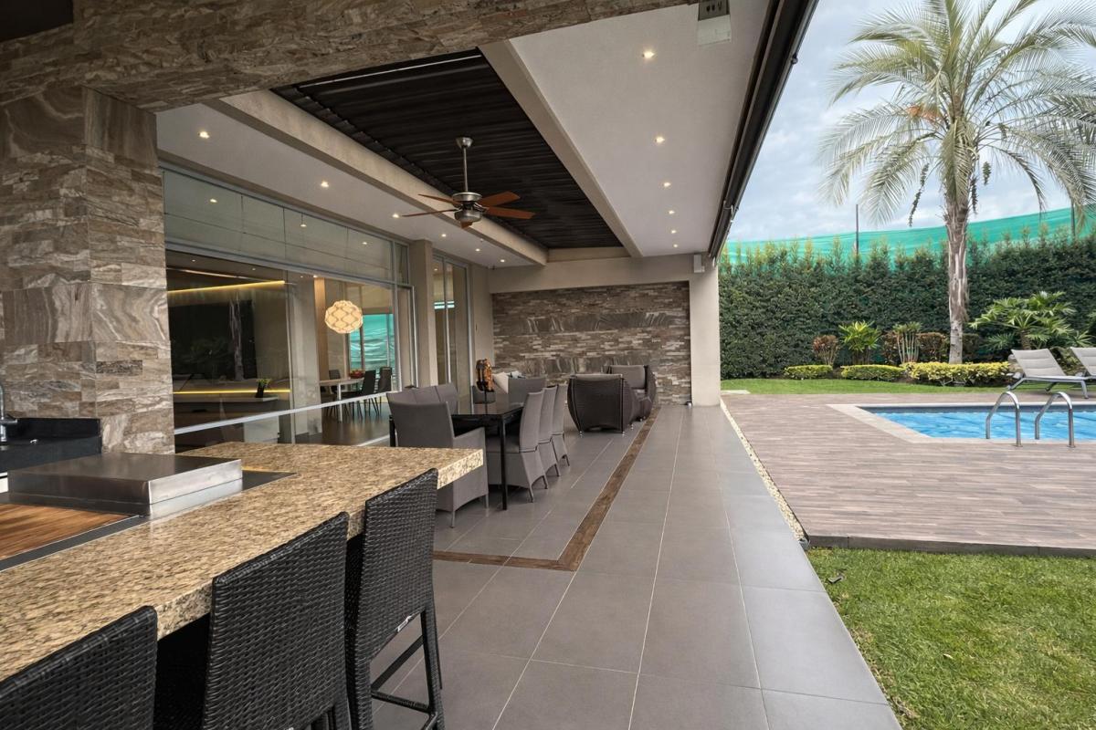 Casa de Lujo en Venta Cumbayá Jardines de Santa Inés — imagen 9
