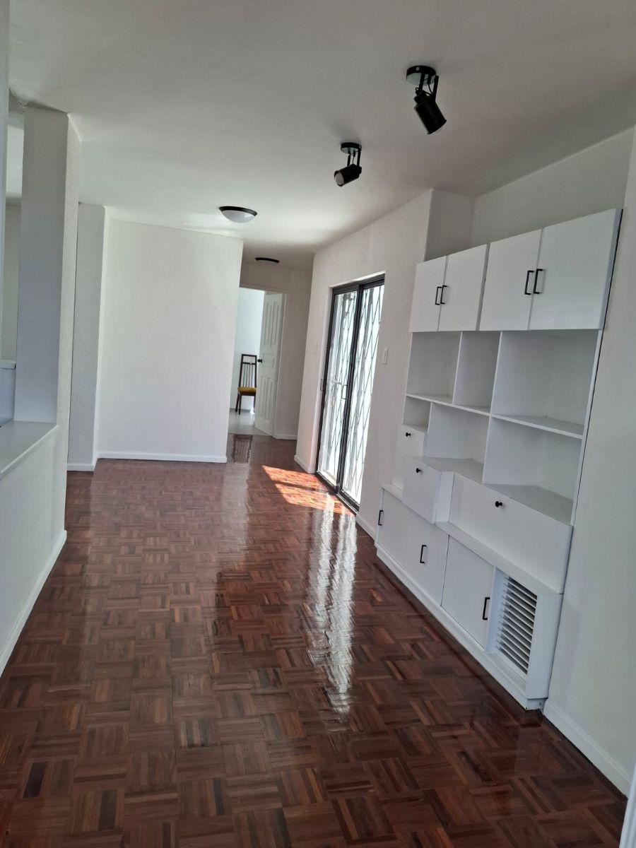 Casa Rentera de Venta con Dos Departamentos Remodelada Excelente Sector Universidad Central — imagen 9