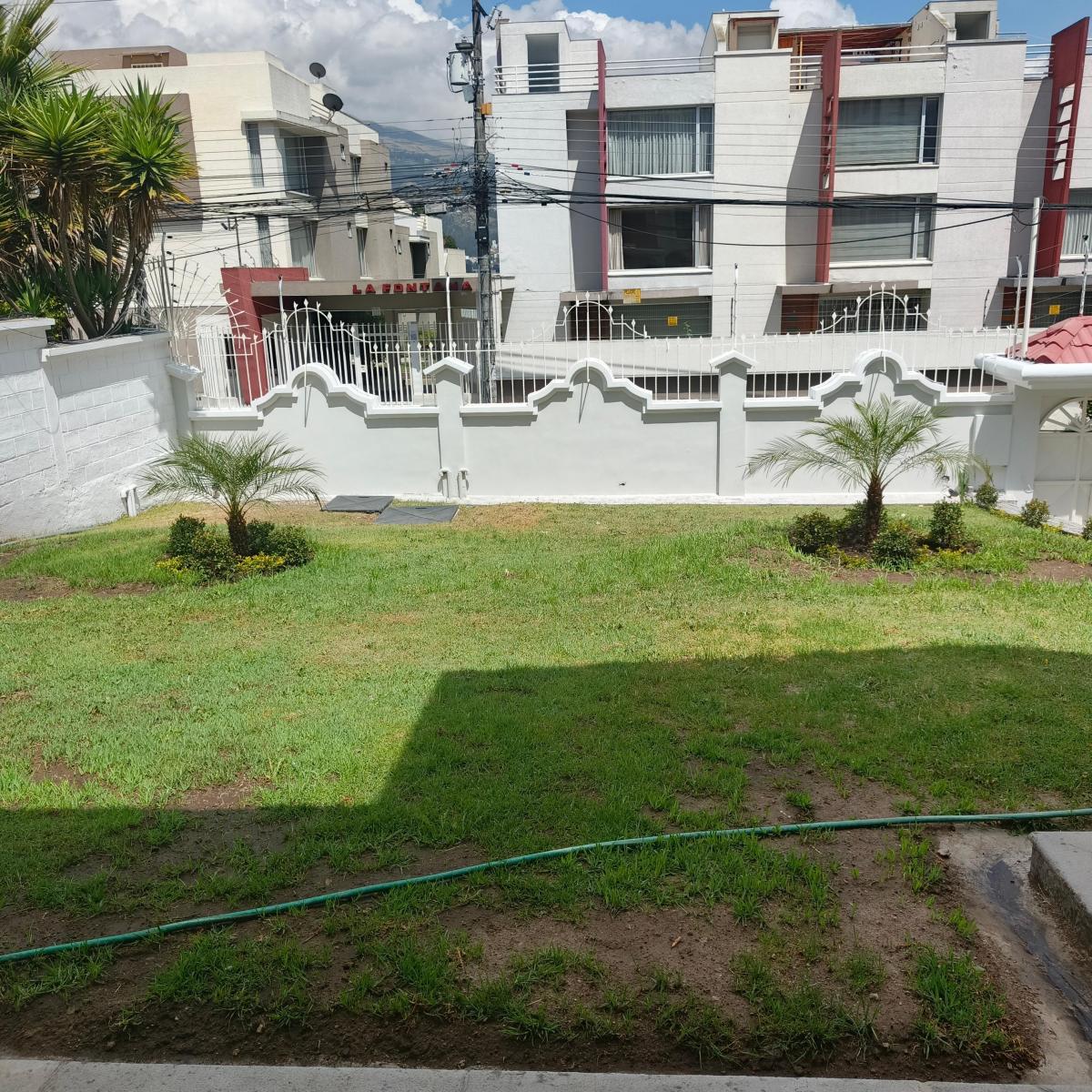 Ponciano Alto Hermosa Casa Duplex Independiente en Venta con Jardines 5 Dorm. Sala Tv — imagen 6