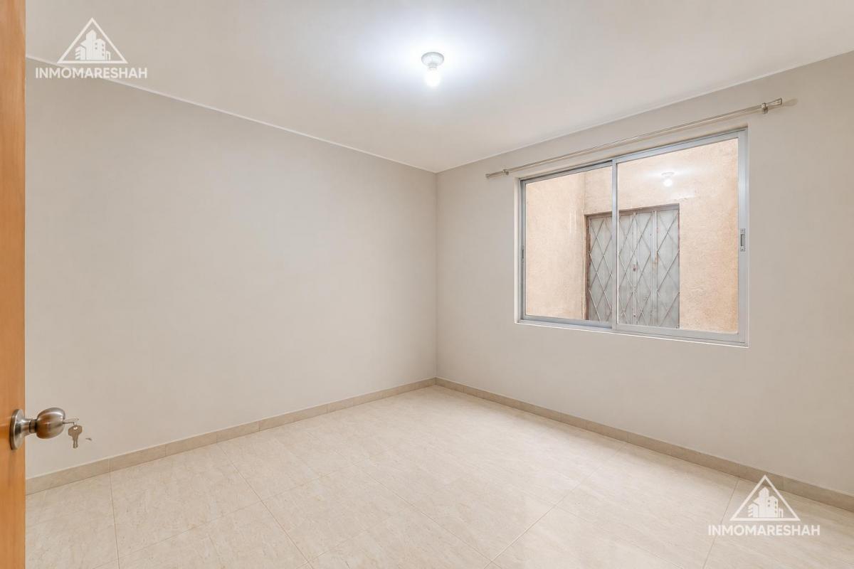 Casa Rentera en Venta en Calderon con 3 Departamentos 1 Local Comercial y 1 Casa Completa — imagen 4