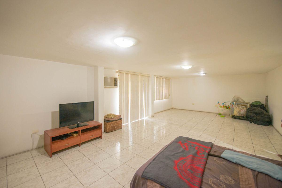 Casa con 5 Habitaciones en Venta en Los Ceibos, 927 m², Guayas — imagen 4